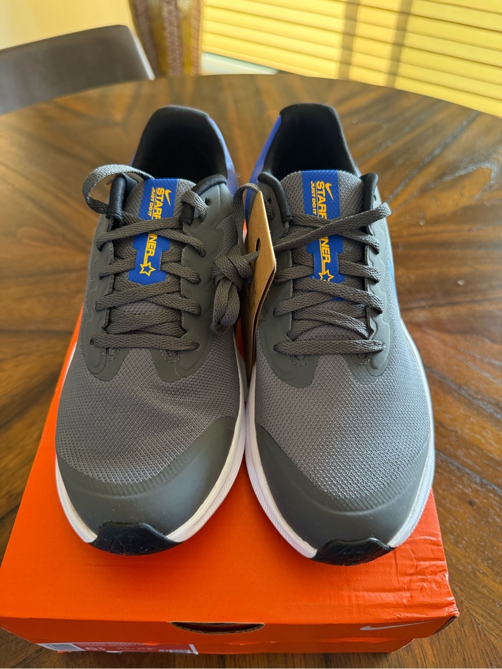 Nike Star Runner 3 (GS) - Size 6.5Y - DA2776-012